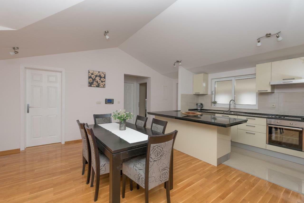 Apartments Naja Makarska Ngoại thất bức ảnh