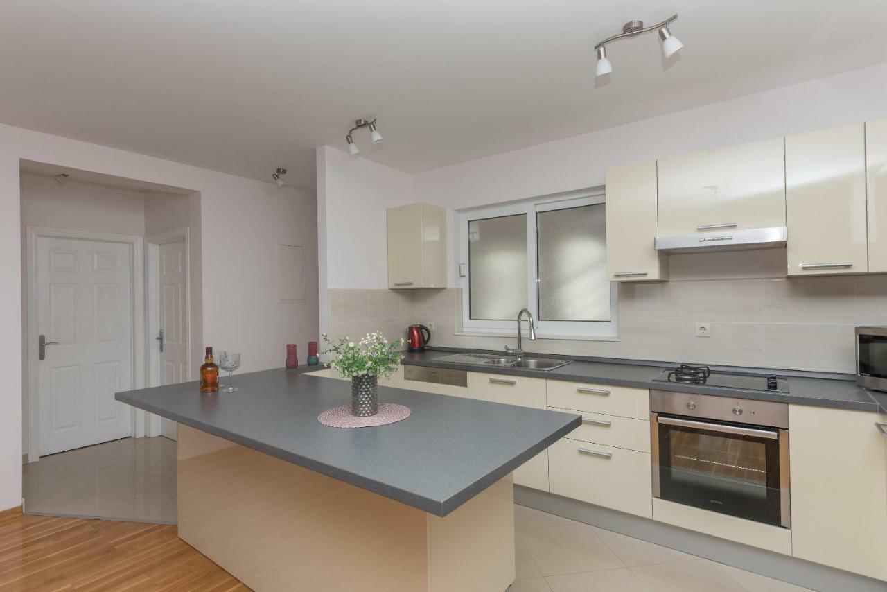 Apartments Naja Makarska Ngoại thất bức ảnh